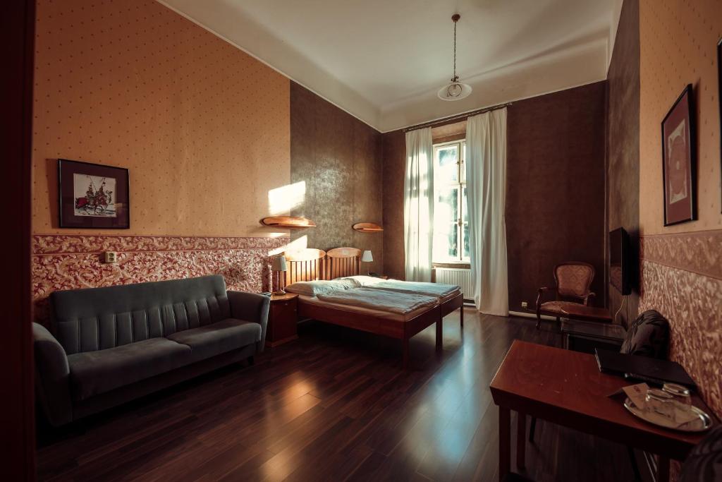 Postel nebo postele na pokoji v ubytování Hotel Kaštieľ Mojmírovce
