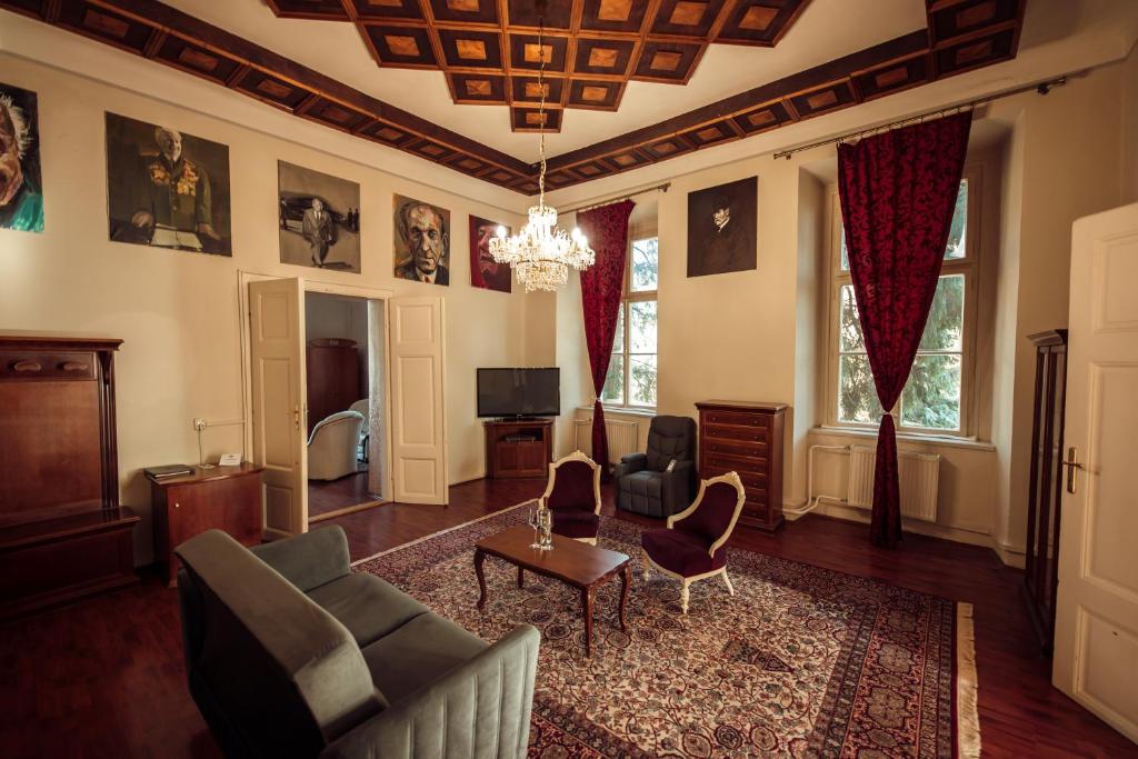 Posezení v ubytování Hotel Kaštieľ Mojmírovce