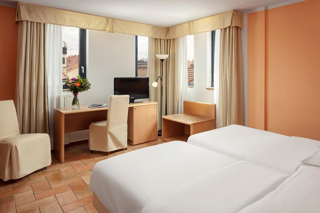 Postel nebo postele na pokoji v ubytování Hotel Roma Prague