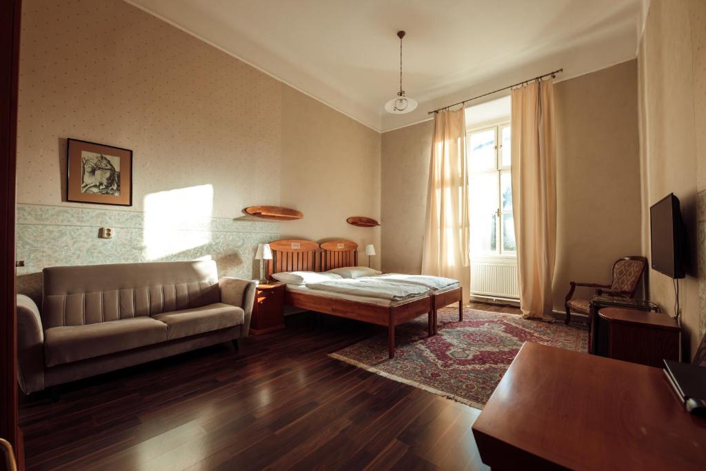 Postel nebo postele na pokoji v ubytování Hotel Kaštieľ Mojmírovce