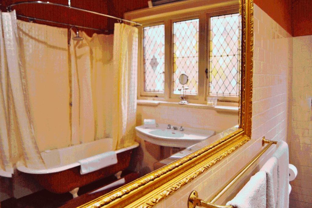 Koupelna v ubytování Buxton Manor