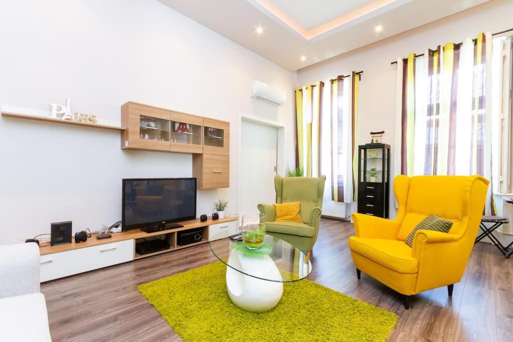 Galerie Grandeur with 2BR by NeWave Apartments 1088 Budapest, József körút 11 kép - 1
