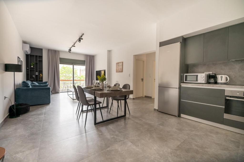 Stylish 3BR apartment in Pagkrati (PRAT_6)