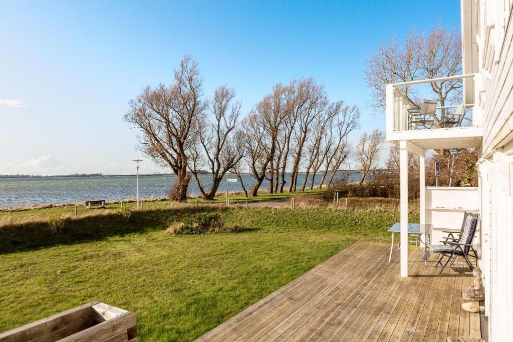 Fewo-Strandhaus-Wiek-direkt-am-Wasser-mit-herrlichen-Weitblick, Wiek ...