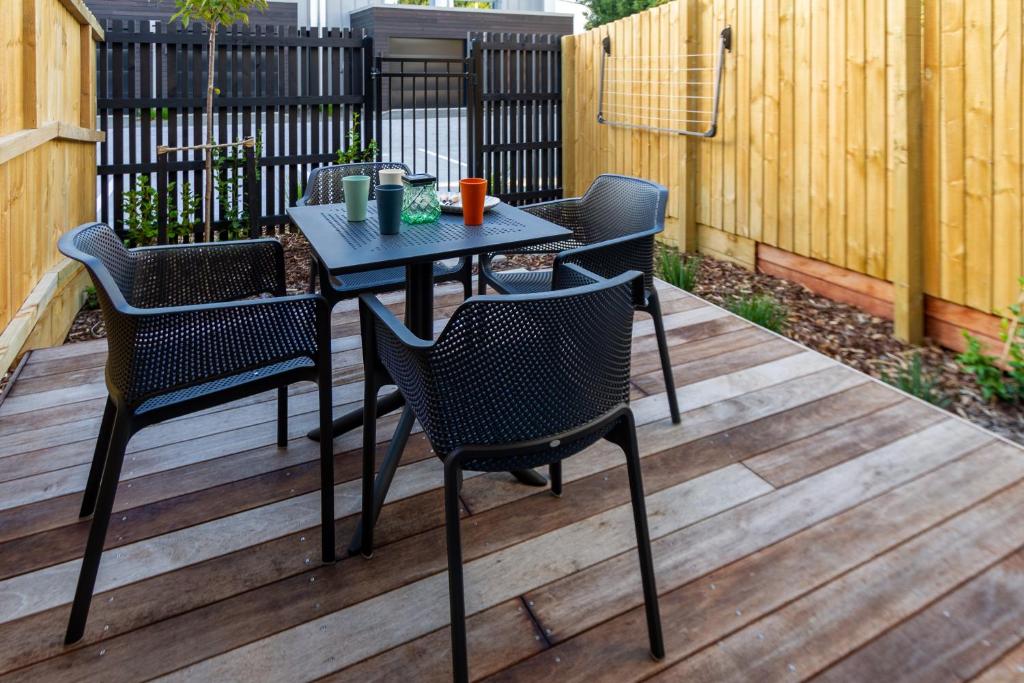 City Lights Retreat with Carpark 2 Bed 2 Bath - Resim 22