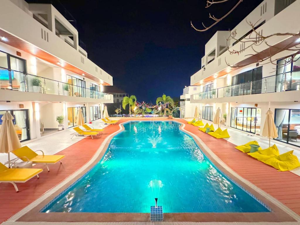Bazén v ubytování Qube Resort Kep nebo v jeho okolí