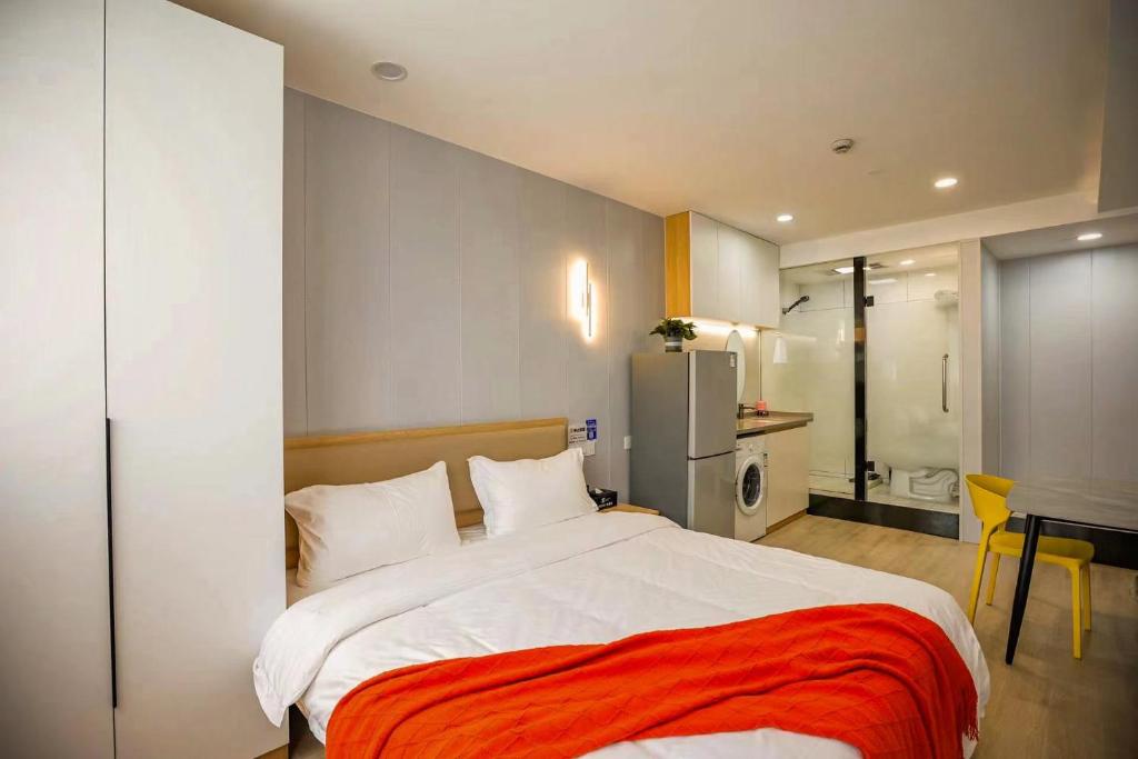 Postel nebo postele na pokoji v ubytování KeTangJian Aparthotel