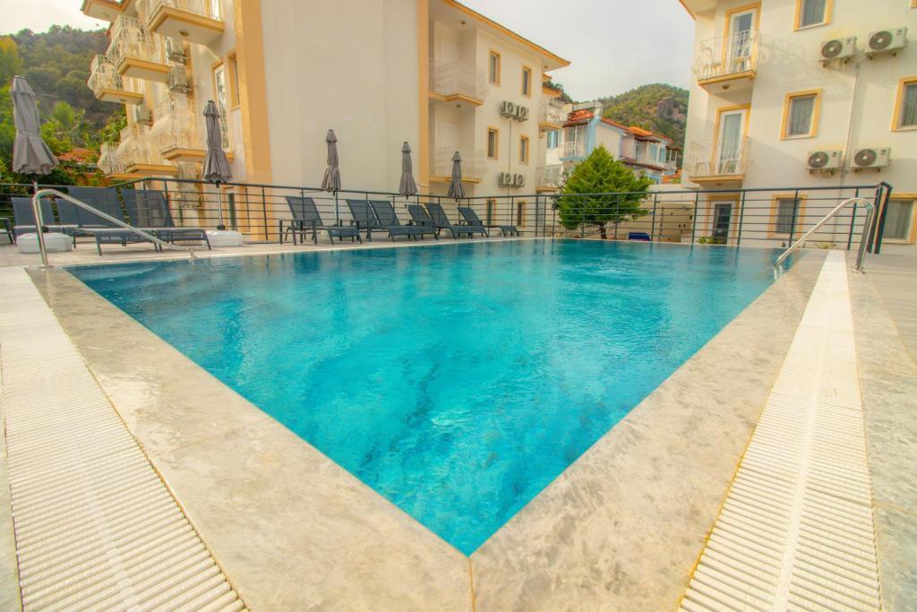Bazén v ubytování Celeste Hotel nebo v jeho okolí