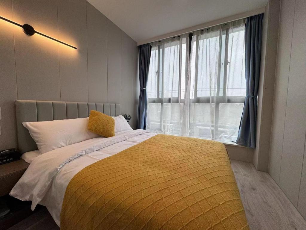 Postel nebo postele na pokoji v ubytování KeTangJian Aparthotel