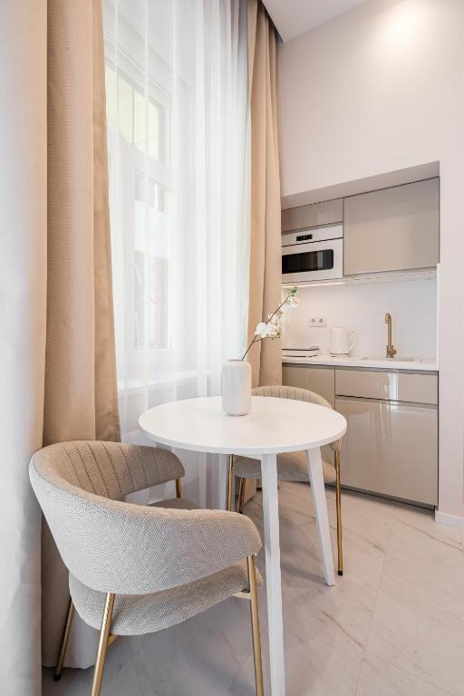 A13- Deluxe Apartments, Best Location, by BQA - Apartment