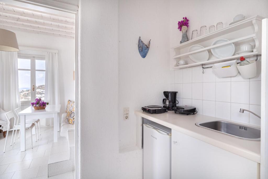 Kuchyň nebo kuchyňský kout v ubytování Fos Apartments Mykonos