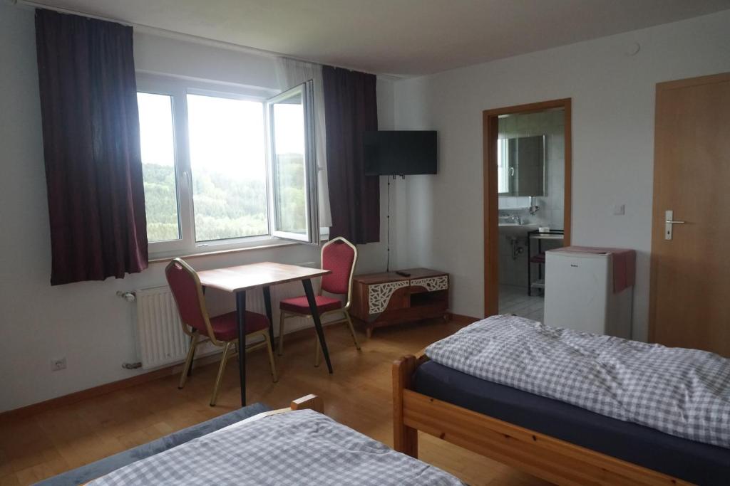 Gasthof Hirsch - Habitación Doble Con Vistas A La Montaña