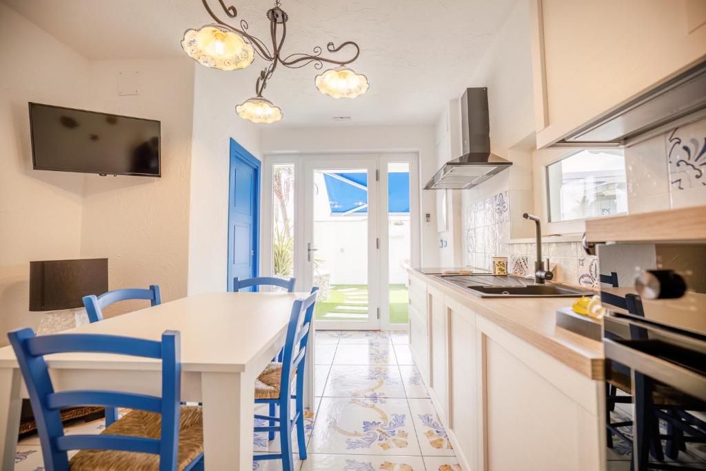 Kuchyň nebo kuchyňský kout v ubytování Étoiles Guest House