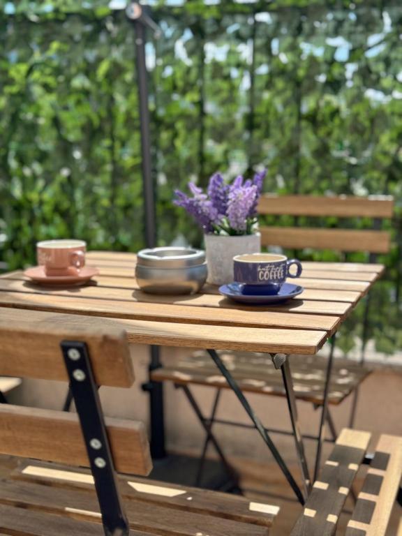 Artistic Apartment for 4 Guests in Burgas