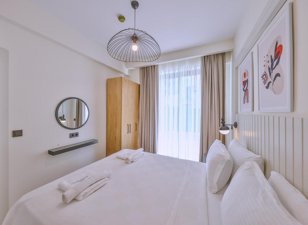 Postel nebo postele na pokoji v ubytování Kas Athena Hotel