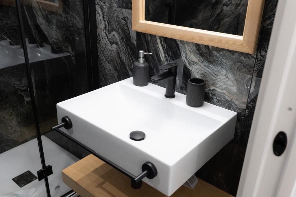 Middle Town Palace - 3