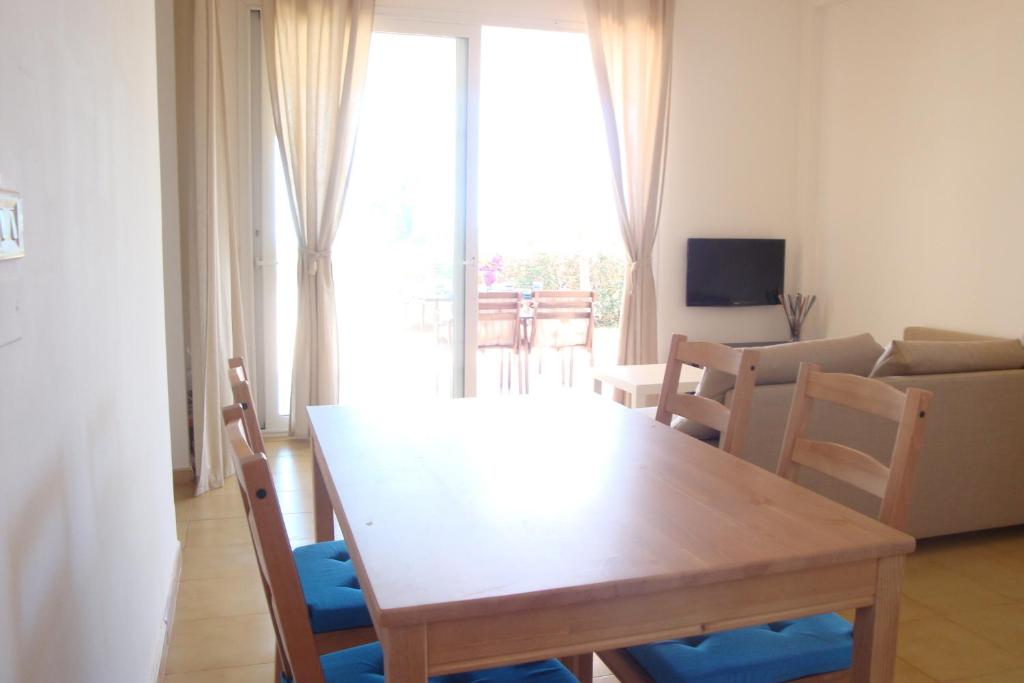 Telewizja i/lub zestaw kina domowego w obiekcie Cala Vigliena Il Sole Negli Occhi