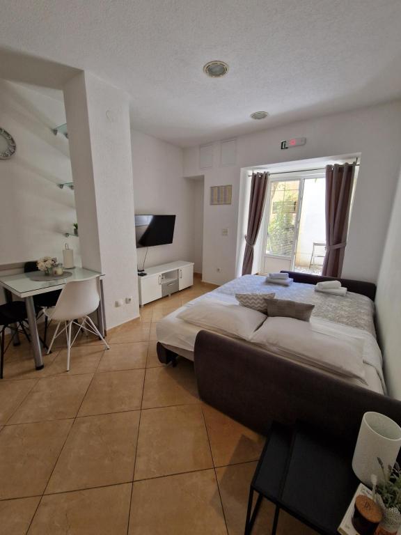 Postel nebo postele na pokoji v ubytování Studio apartman Zana