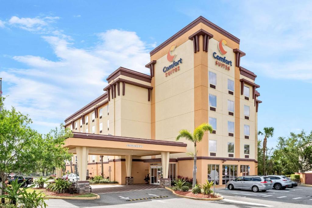 a rendering of the front of a hotel at Comfort Suites Orlando Airport in Orlando
