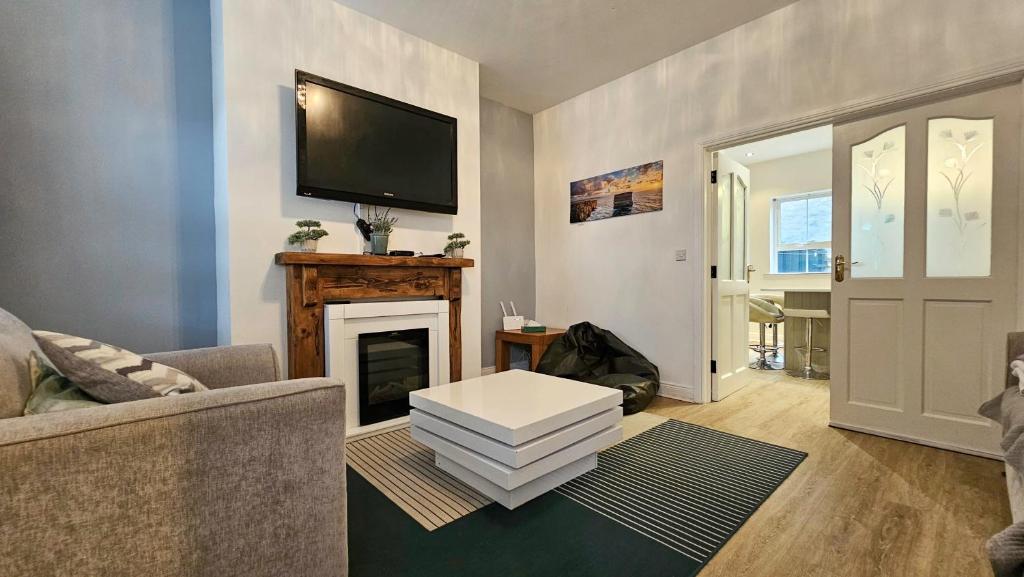 TV a/nebo společenská místnost v ubytování Wild Atlantic Way - Retreat - Sleeps 12