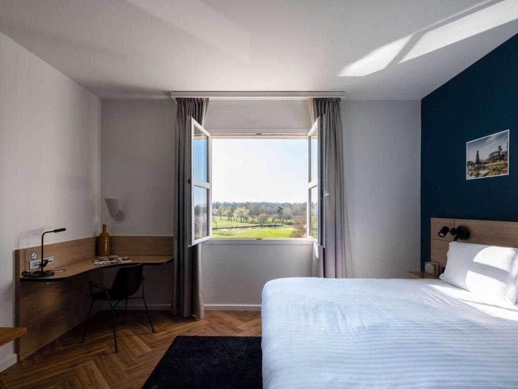 Postel nebo postele na pokoji v ubytování Mercure Chantilly Resort & Conventions