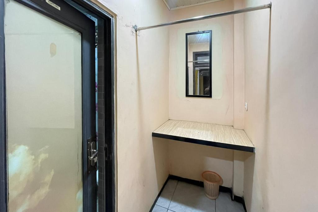 Urbanview Hotel Delima 101 Syariah - Standard Double Room