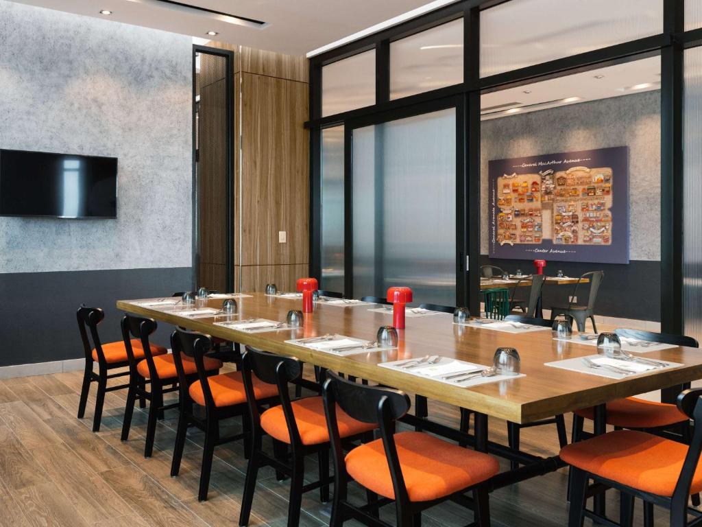Televiisor ja/või meelelahutuskeskus majutusasutuses ibis Styles Manila Araneta City
