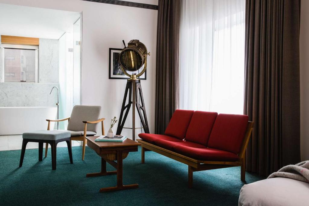 Posezení v ubytování The Old Clare by Ode Hotels
