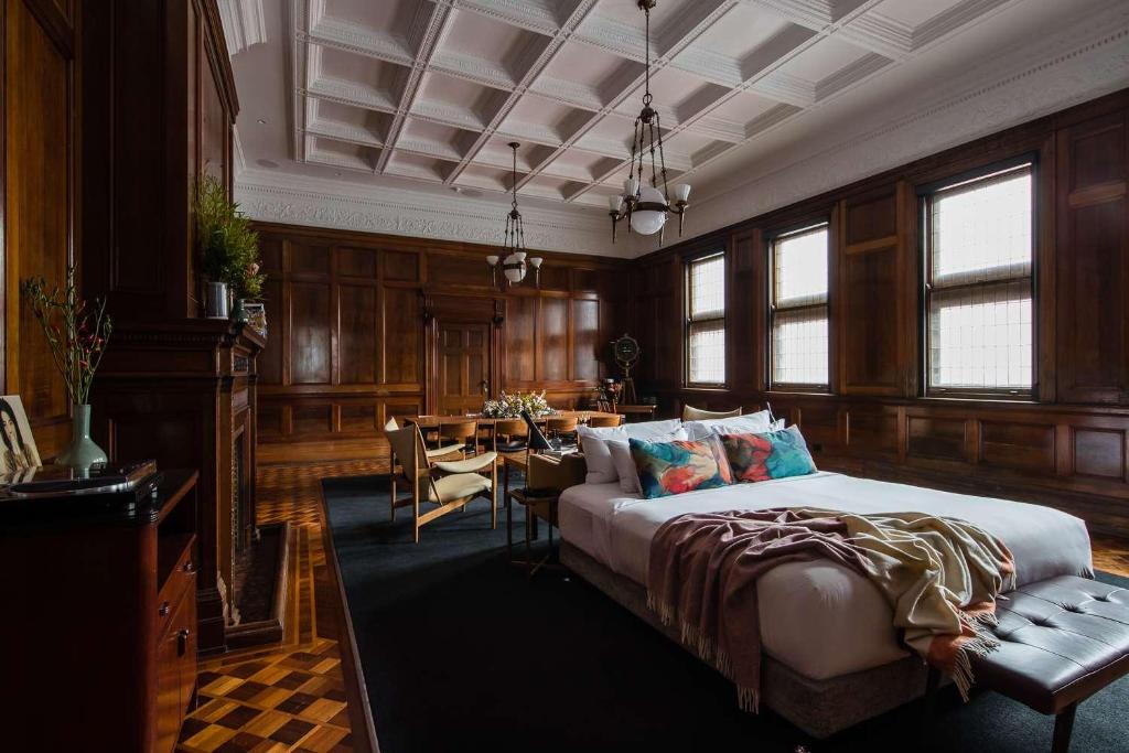 The Old Clare Hotel, Independent Collection by EVT - 幼兽。商业套房