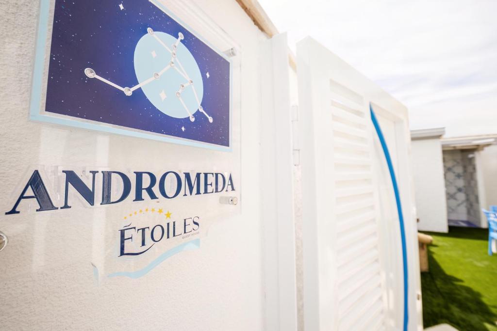 Certifikát, hodnocení, plakát nebo jiný dokument vystavený v ubytování Étoiles Guest House