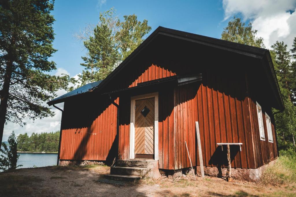 Off the grid in the abandoned village of Ejheden