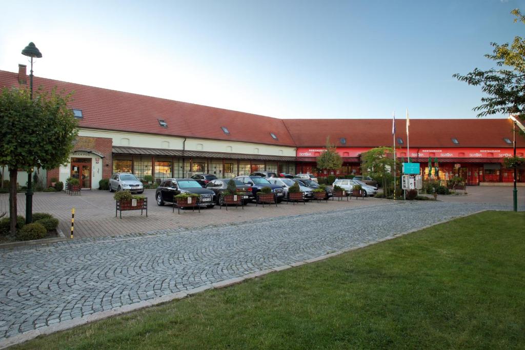 Hotel Chvalská Tvrz - Resim 41