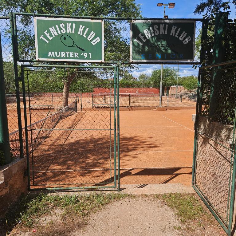 Tenis a/nebo squash v ubytování Mobile House 4 you, Murter - Slanica nebo okolí
