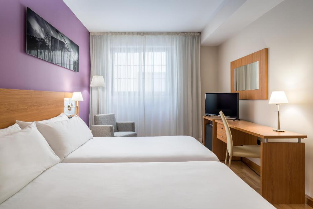 Postel nebo postele na pokoji v ubytování Hotel Jerez Centro