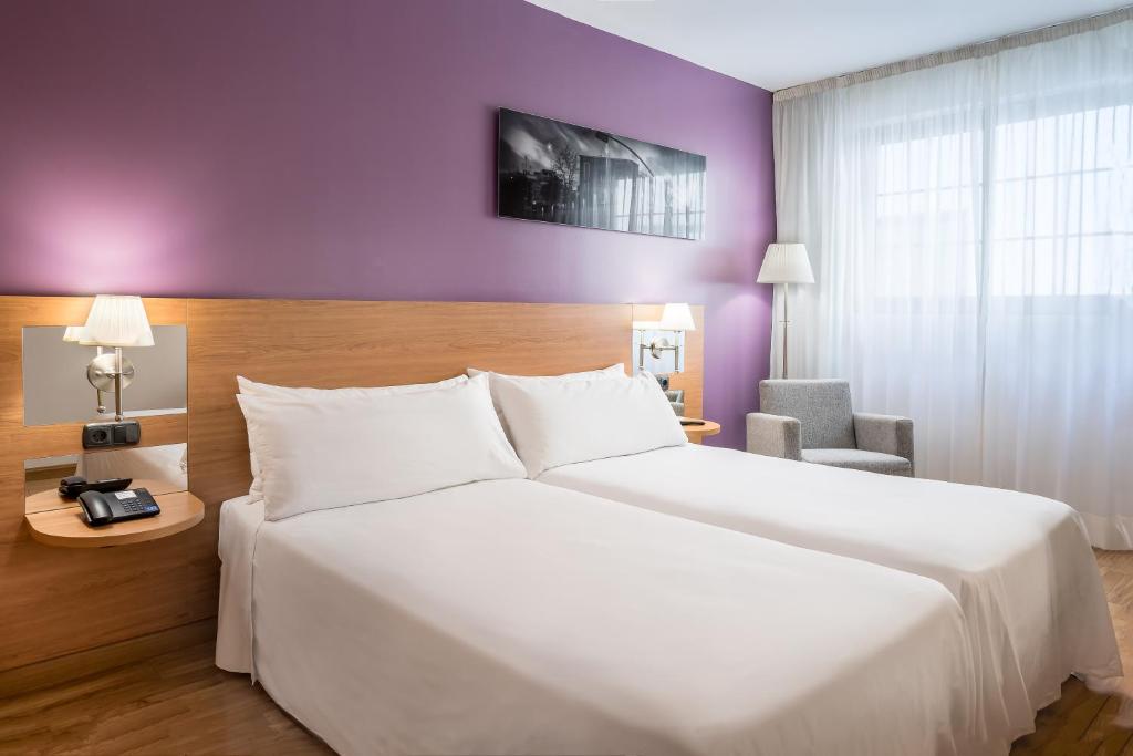 Postel nebo postele na pokoji v ubytování Hotel Jerez Centro