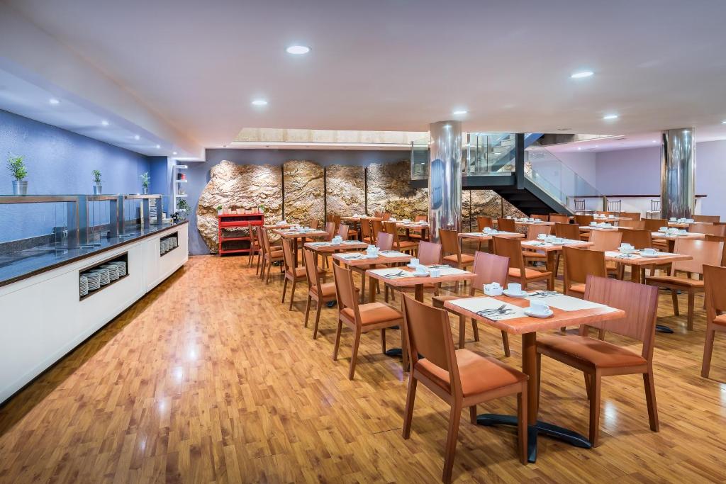 Restaurace v ubytování Hotel Jerez Centro
