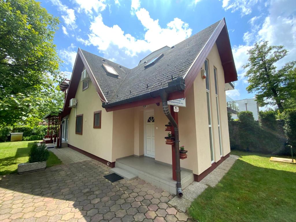 Budynek, w którym mieści się apartament