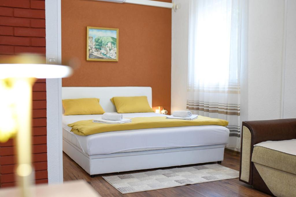 Krevet ili kreveti u jedinici u objektu Dalila Apartman Mostar
