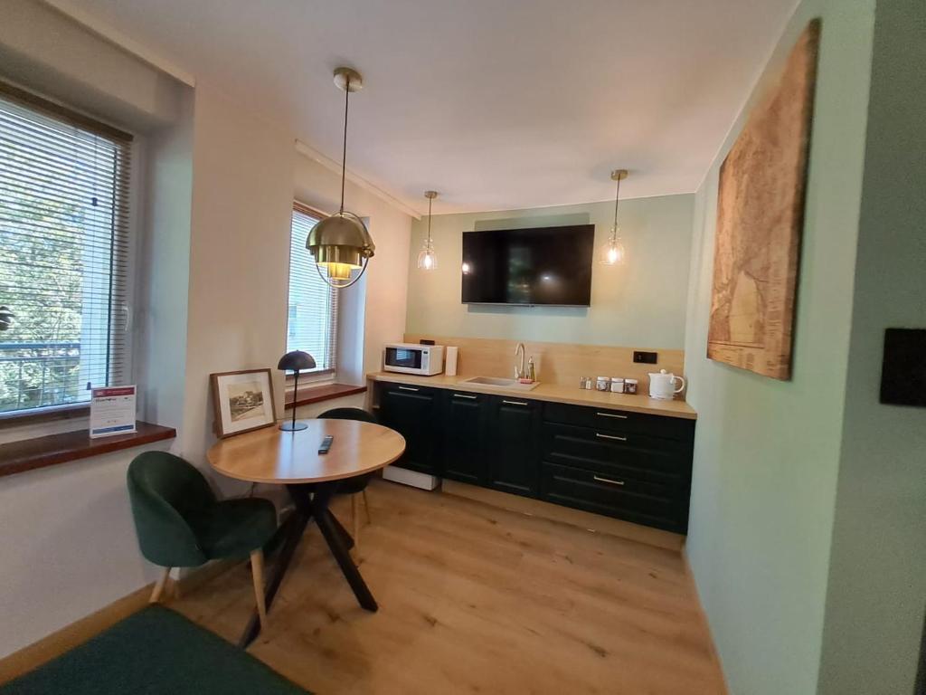 Kuchyň nebo kuchyňský kout v ubytování DK Apartamenty Hotelove