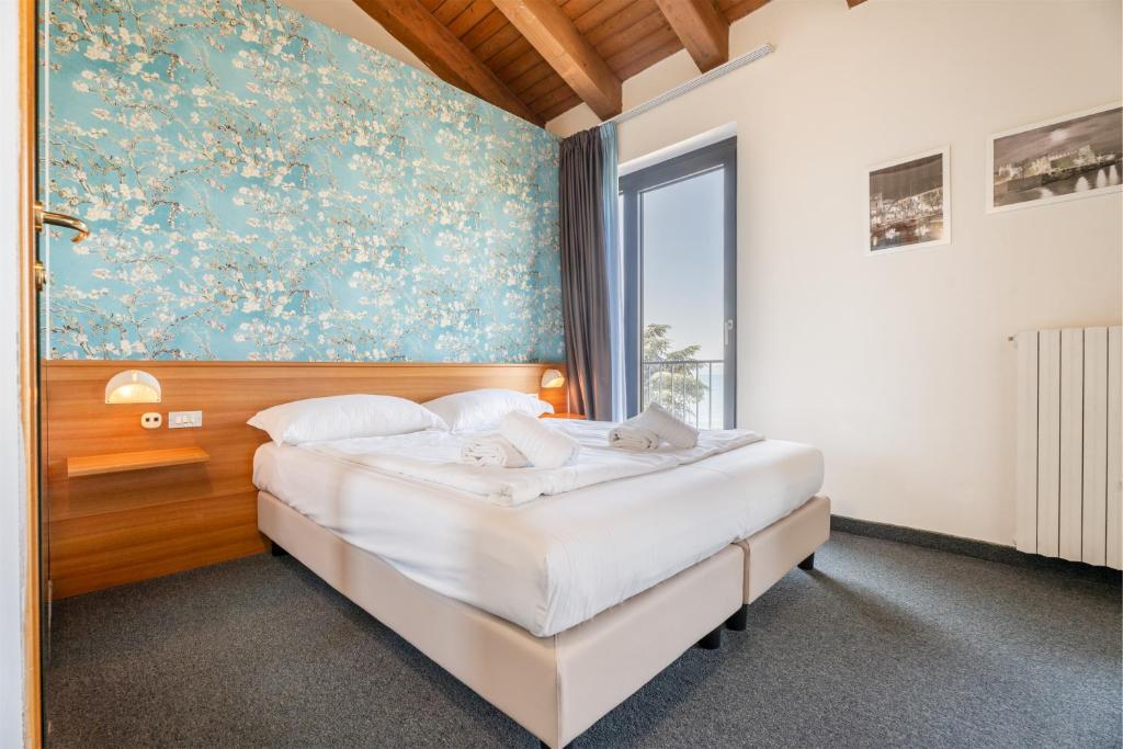 A bed or beds in a room at Hotel Al Castello