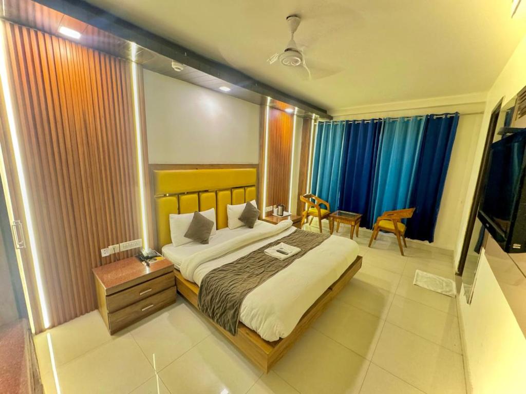Postel nebo postele na pokoji v ubytování Hotel Delhi Pride, Karol Bagh