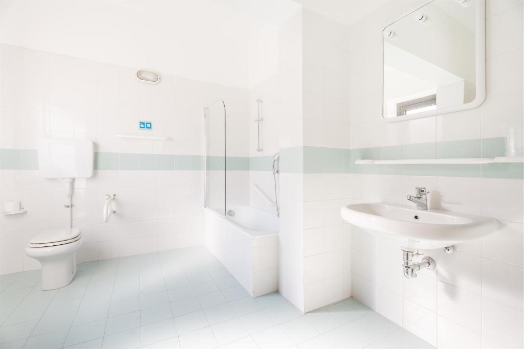 A bathroom at Hotel Al Castello