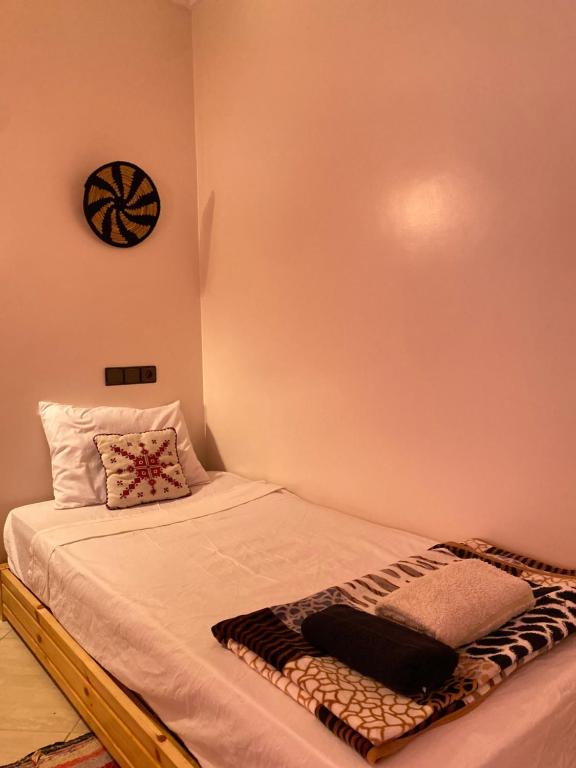Postel nebo postele na pokoji v ubytování CHILL SURFER HOSTEL