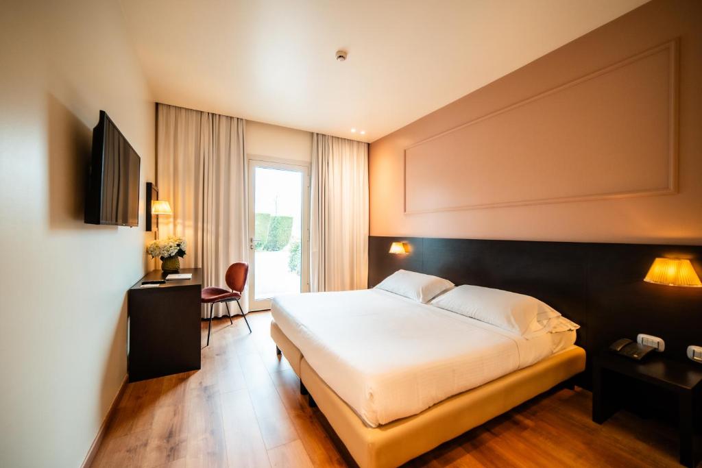 Postel nebo postele na pokoji v ubytování Hotel Capolago