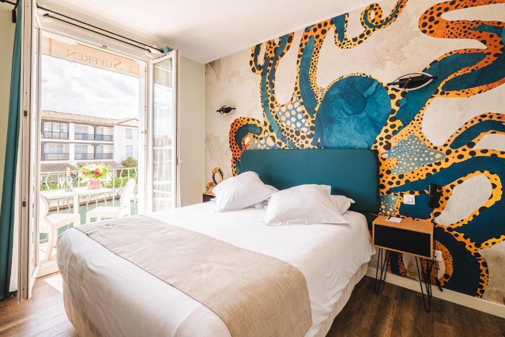 Le Suffren Hôtel - Superior Double Room With Balcony And Canal View