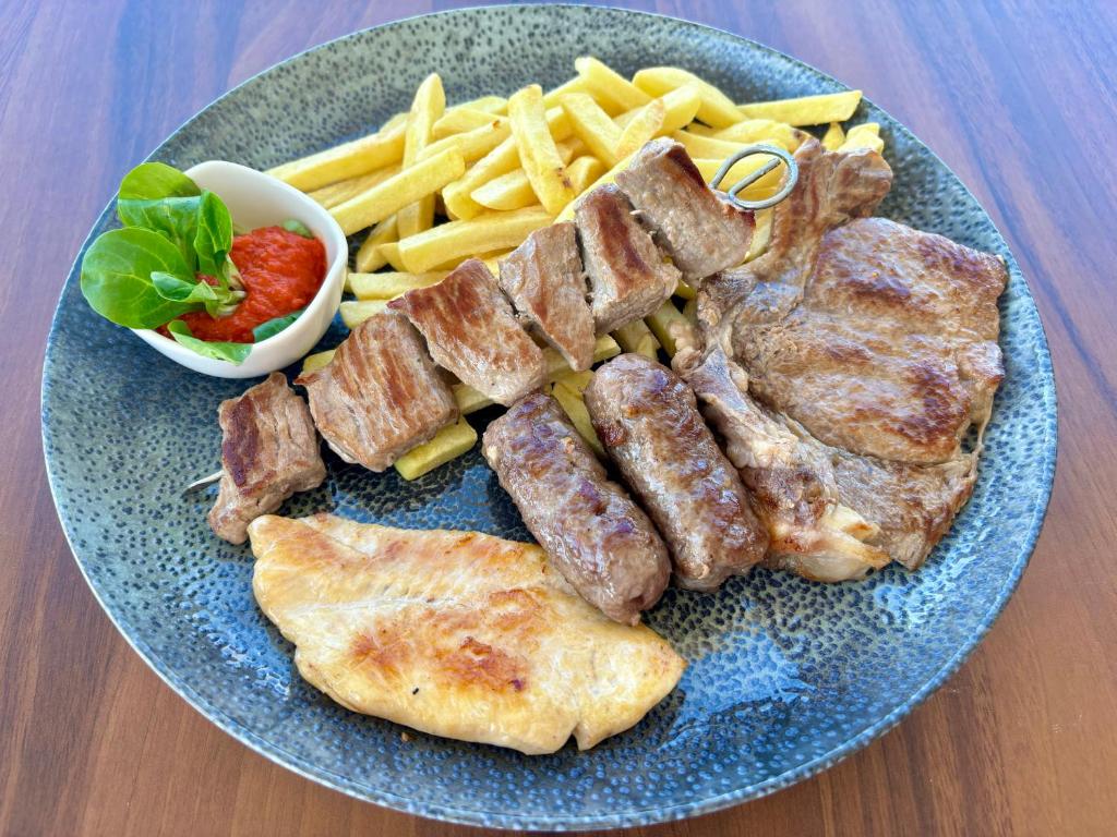 Jedlo v ubytovaní bed & breakfast alebo blízkom okolí