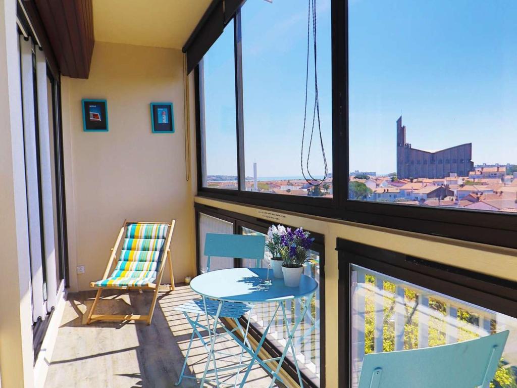 Appartement pour 2 pers. près du marché, parking privé, ascenseur, terrasse - Royan - FR-1-494-194 - Housity