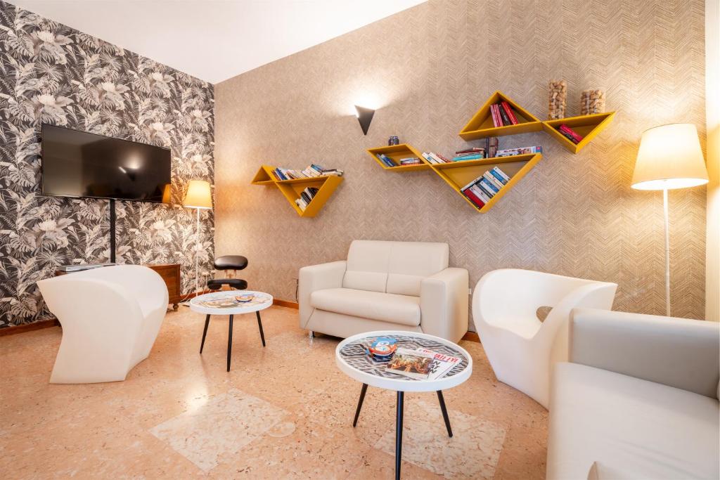A seating area at Hotel Al Castello