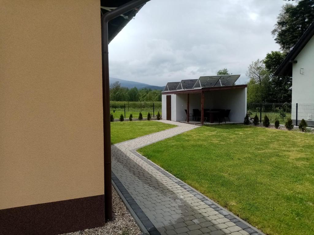Vonkajšia záhrada v ubytovaní Apartamenty Czarna Perła