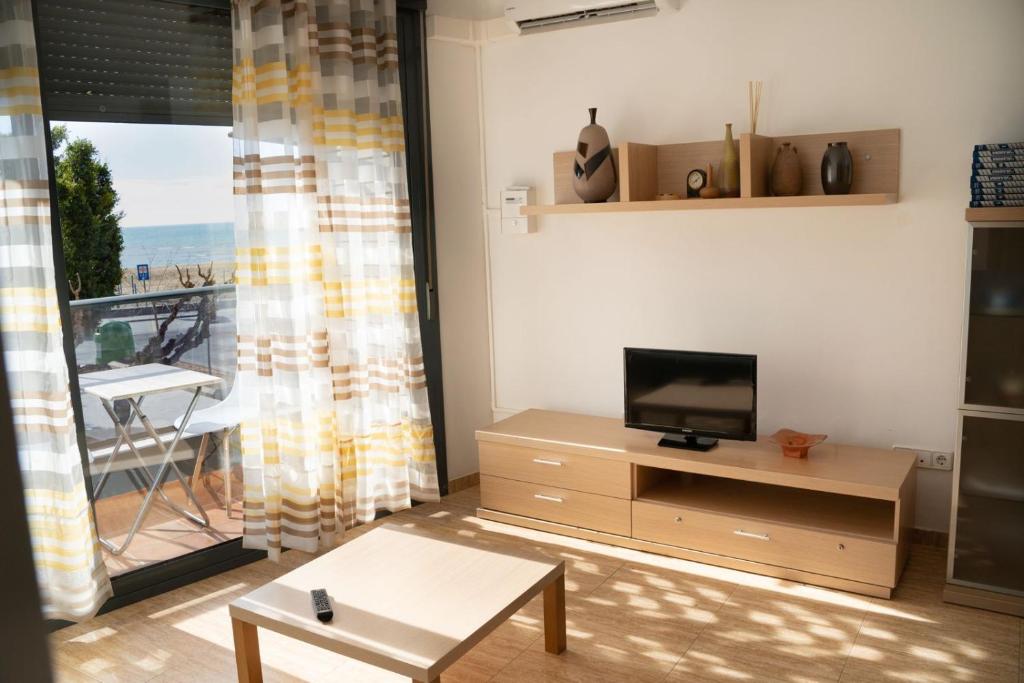 Aina - Apartamento De Dos Dormitorios Con Vistas Al Mar